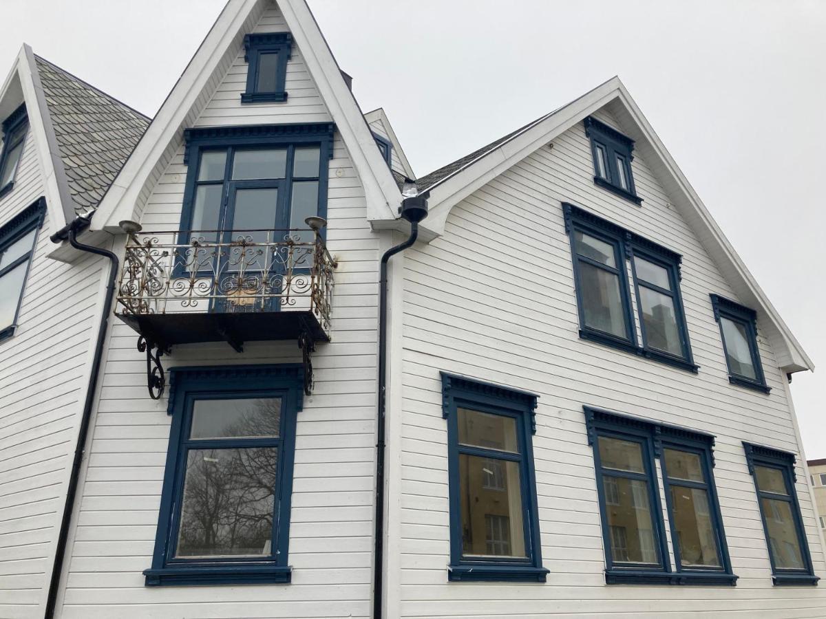 Downtown Historical House With Renovated Apartment