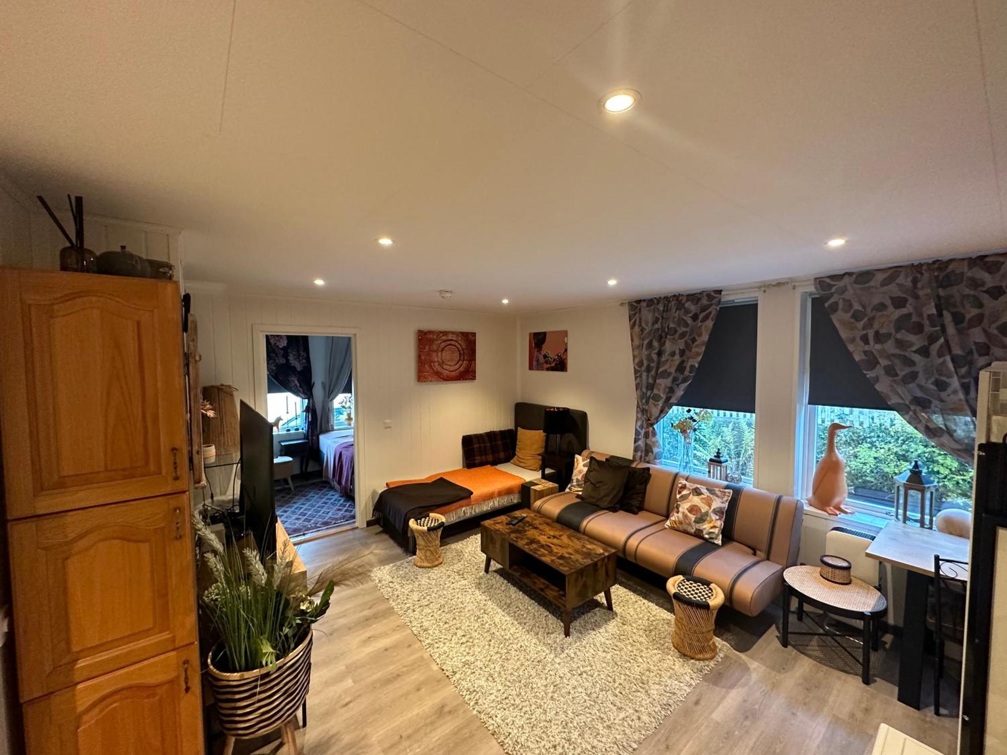 Downtown Historical House With Renovated